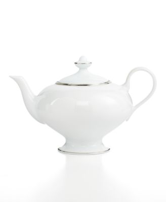 Bernardaud - "Cristal" Teapot, 25.5 oz.